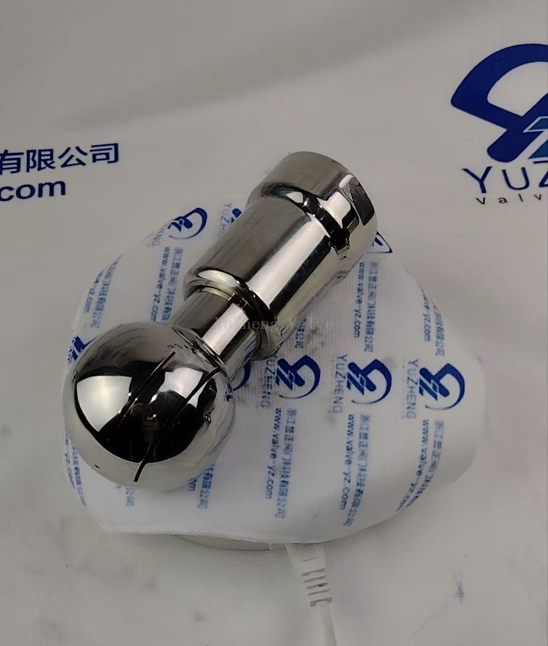 Санитарный вращающийся чистящий шарик с резьбой