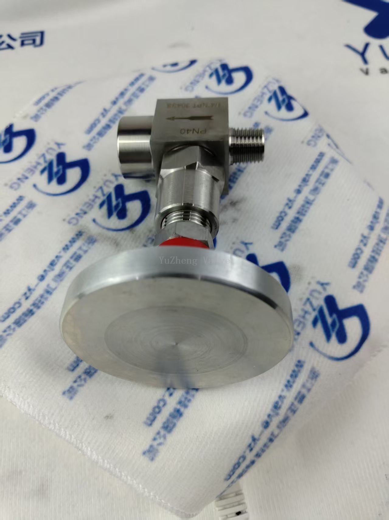 Игольчатый клапан с внутренней и внешней резьбой